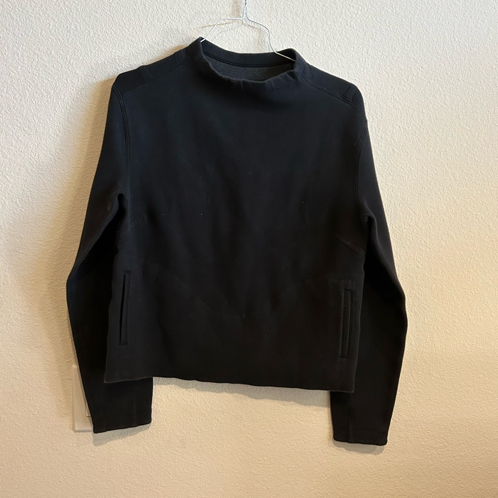 Lululemon pullover- black